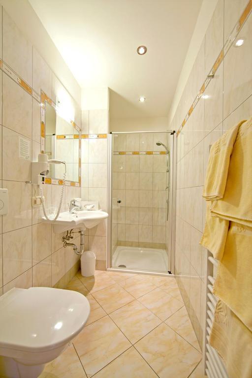 Hotel Hubertus Mit Erlebnislandgasthof Reitherwirt كيتزبوهيل الغرفة الصورة