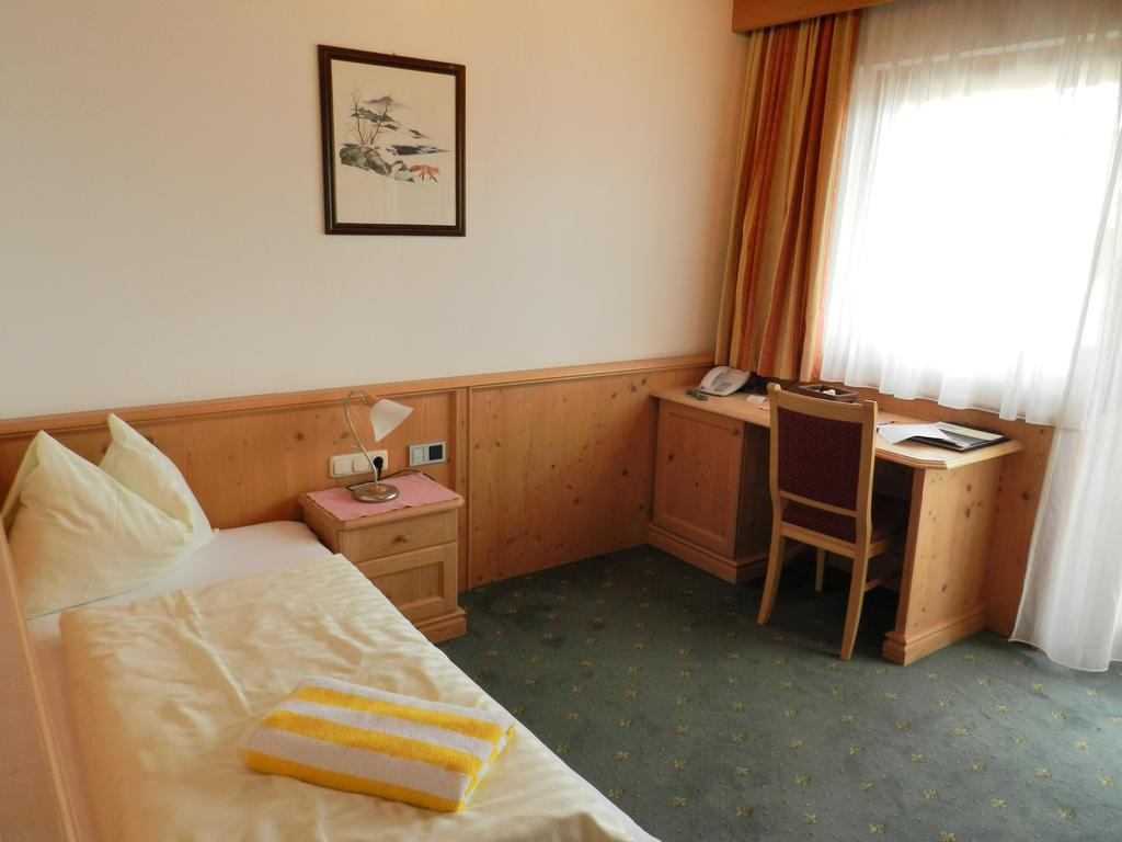 Hotel Hubertus Mit Erlebnislandgasthof Reitherwirt كيتزبوهيل الغرفة الصورة