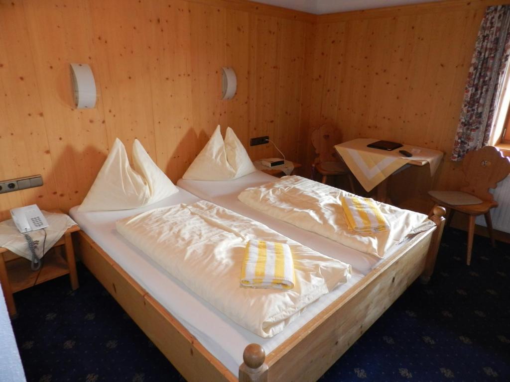 Hotel Hubertus Mit Erlebnislandgasthof Reitherwirt كيتزبوهيل الغرفة الصورة